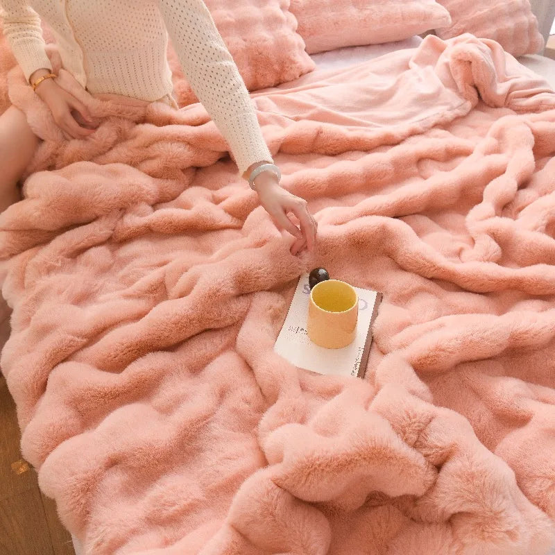 Couette De Lux Forrure King Size  avec 4 Coussins 7 KG 220X240 CM