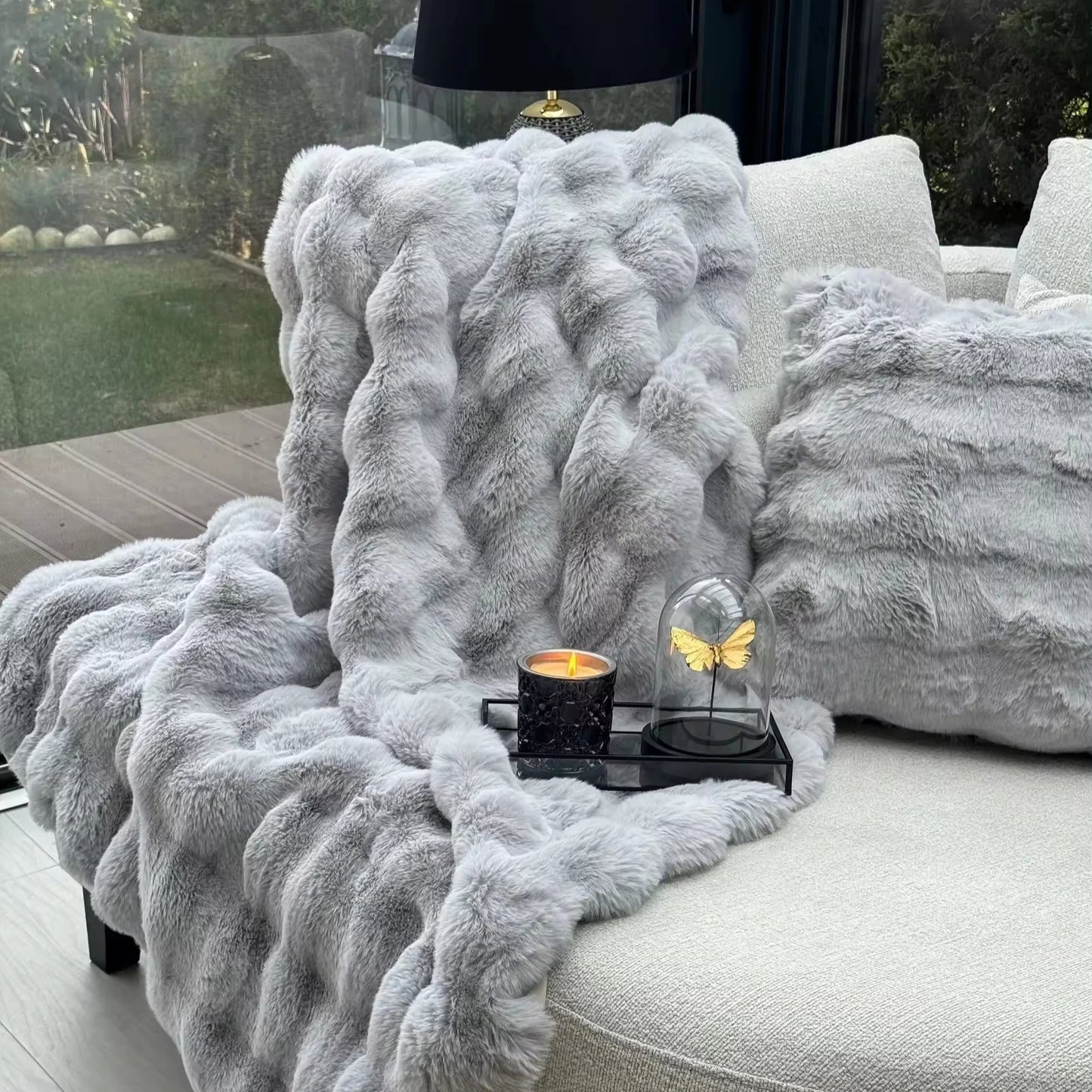 Couette De Lux Forrure King Size  avec 4 Coussins 7 KG 220X240 CM