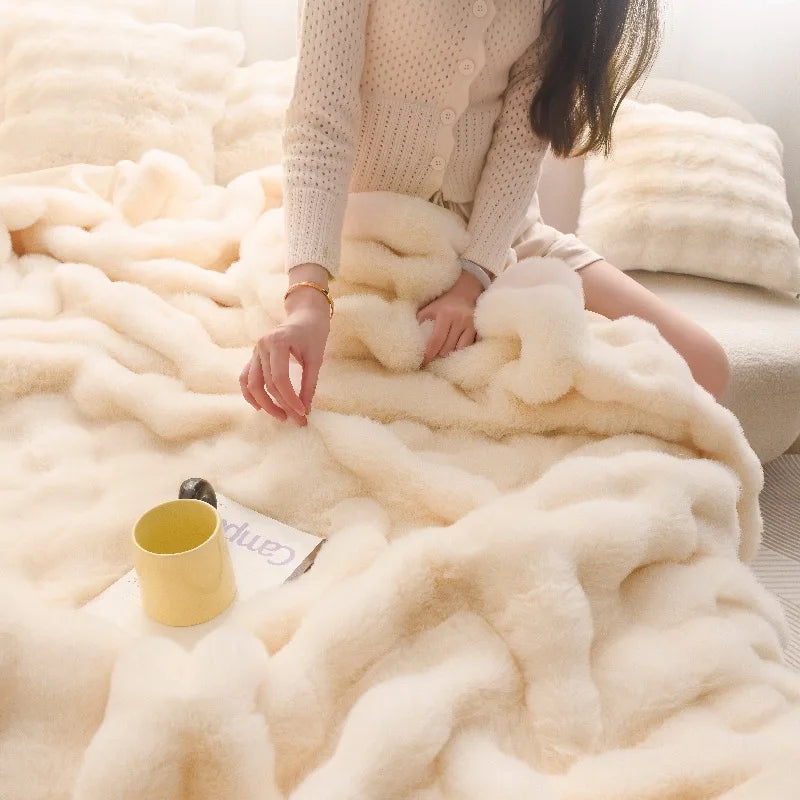 Couette De Lux Forrure King Size  avec 4 Coussins 7 KG 220X240 CM